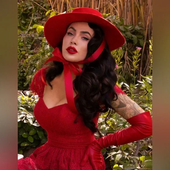 La Femme En Noir Southern Gothic Bustier Top in Crimson 2XL New With Tags - Picture 1 of 9